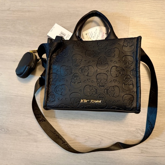 Do not buy. Bag has been sold. I can’t remove listing because of active offers - Picture 3 of 6